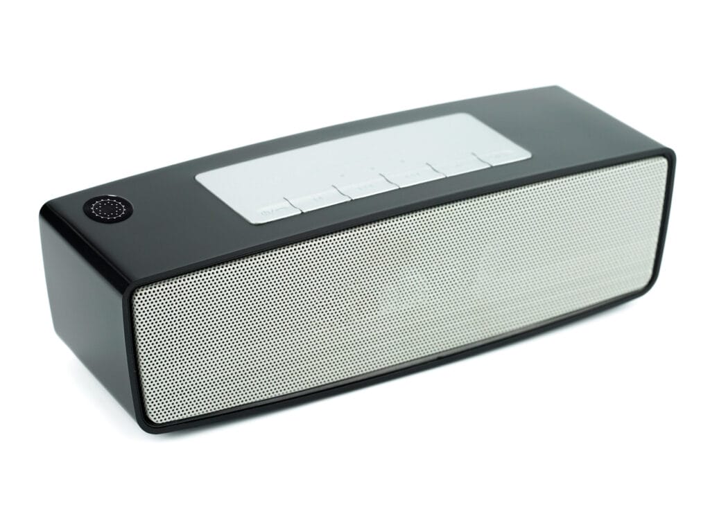 Draadloze Bluetooth-speaker — EMF-straling van muziekinstallatie getransformeerd door Penta Power Multi Tag